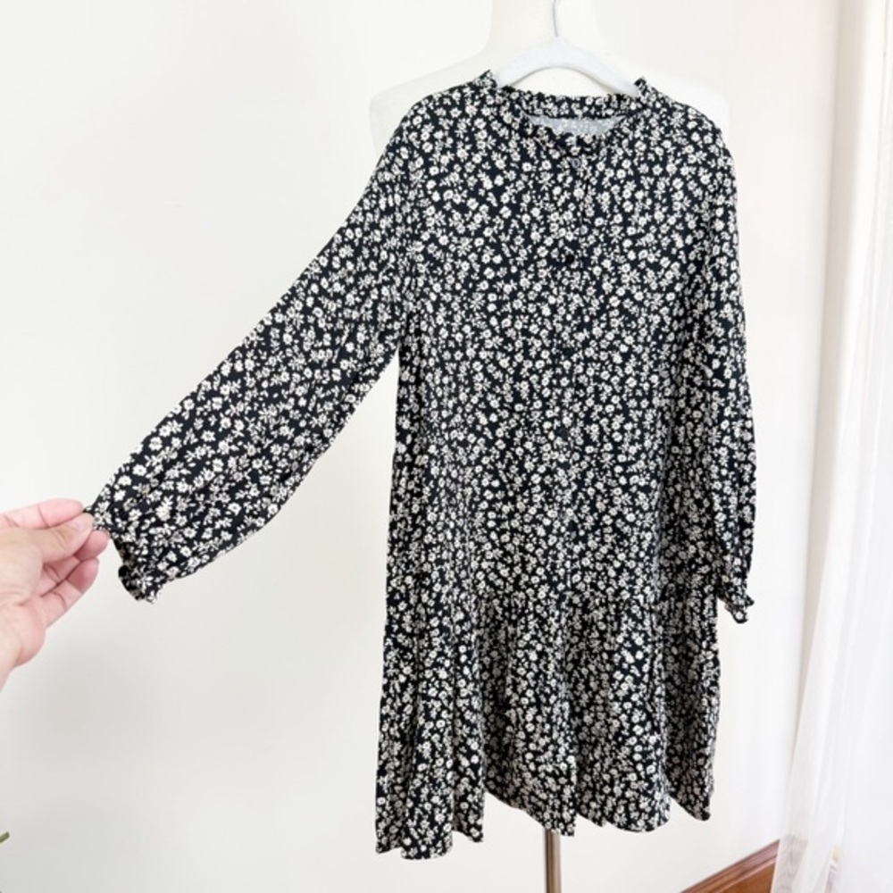 Zara Long Sleeve girl Dress with Black and White Floral Pattern